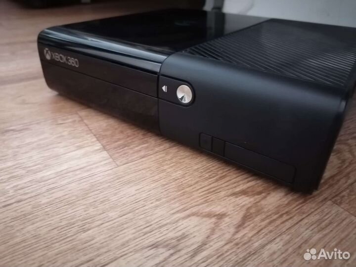 Xbox 360 E freeboot 320 gb