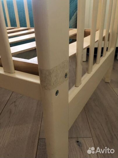 Детская кроватка с поперечным маятником