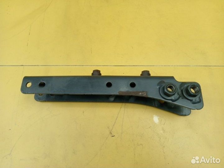 Кронштейн бачка омывателя Scania P 440 B6X4Hz Cp