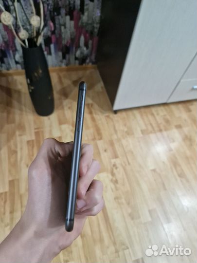 iPhone 8, 64 ГБ