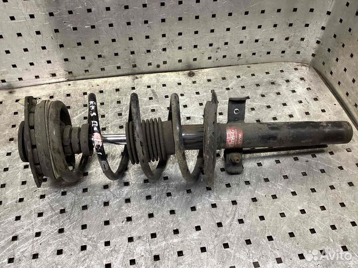 Стойка амортизатора переднего правого Renault Gran