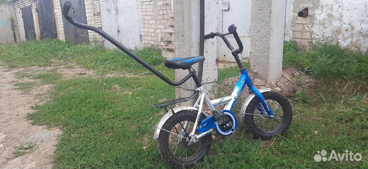Детский велосипед с ручкой