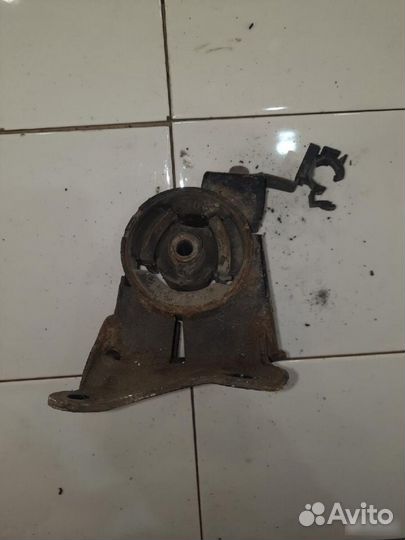 Опора кпп Nissan X-Trail I (2000—2007)