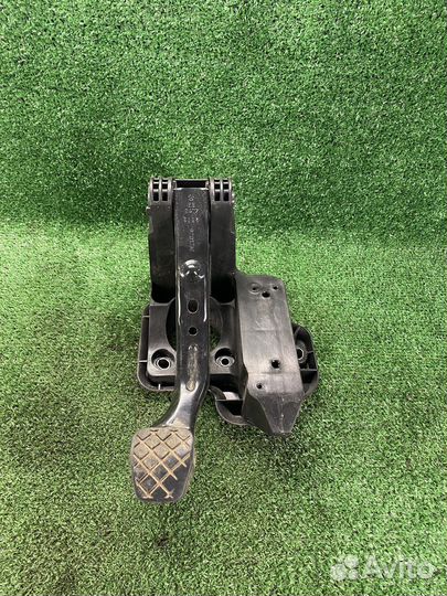 Педаль тормоза Skoda Fabia 2