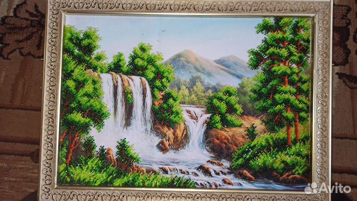 Картина бисерной вышивкой в рамке