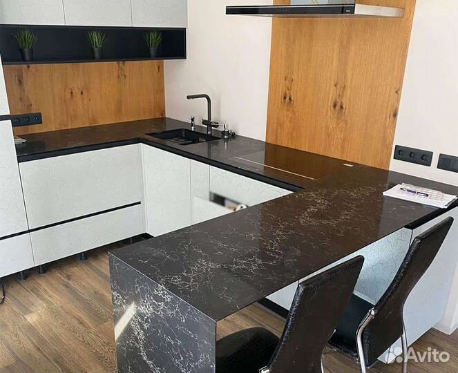 Столешница на кухню из кварцевого камня на заказ