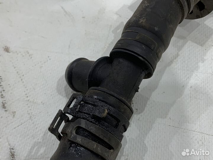 Патрубок системы охлаждения Audi Q3 8U