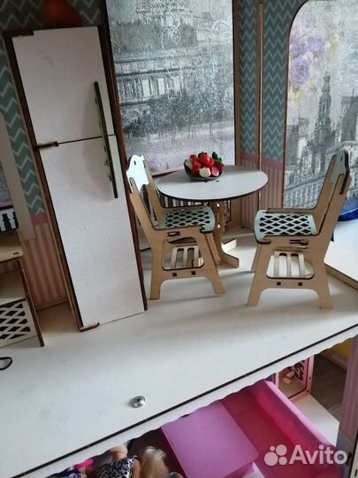 Кукольный домик с мебелью