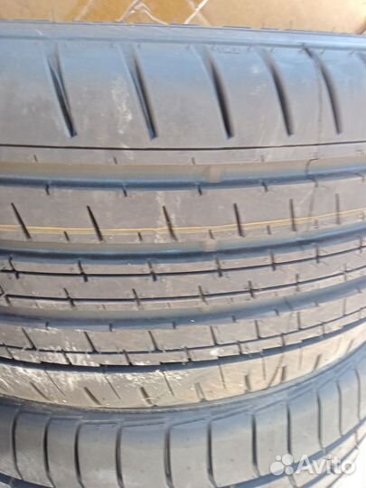 Habilead HF330 245/40 R18