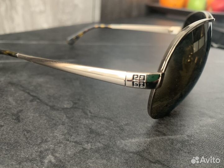 Солнцезащитные очки Gucci