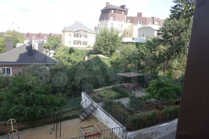 Каменный мост, Центр, 27.5 м², 1эт, отдельный вход