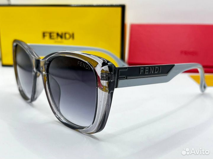 Женские очки Fendi