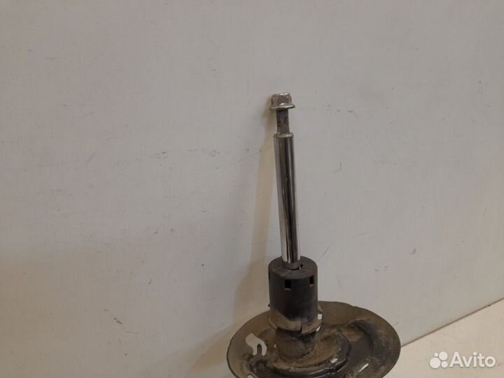 Амортизатор передний правый Toyota Camry V70 2018