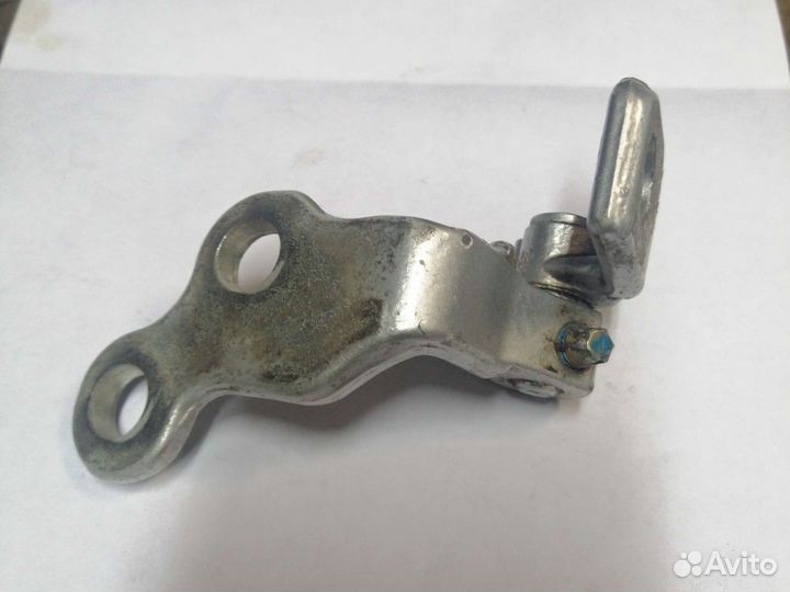 Петля двери передняя правая Ford Focus I