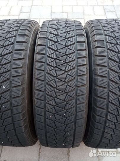 Bridgestone Blizzak DM-V2 225/65 R17