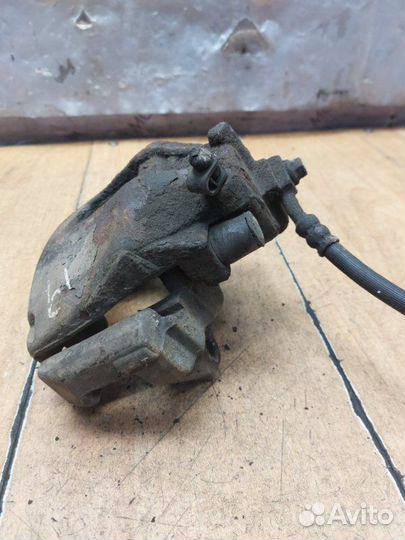 Тормозной суппорт передний левый Opel Astra H