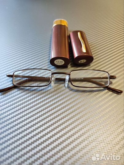 Очки с футляром для чтения