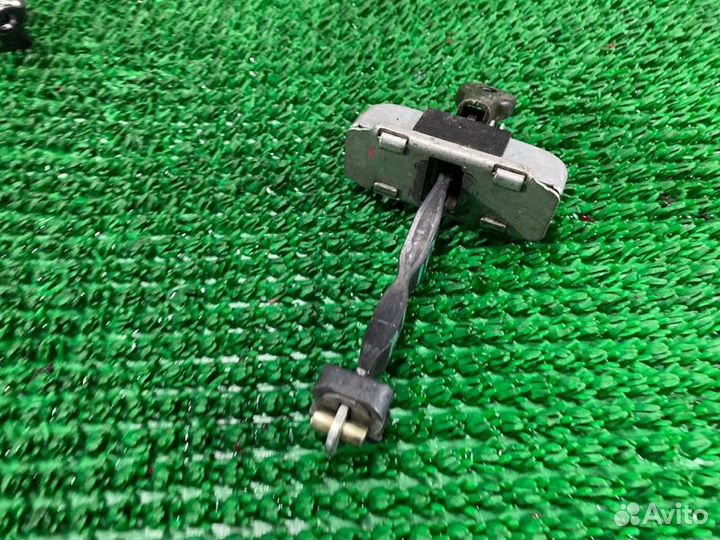 Ограничитель двери прав. зад. Lexus Gx470