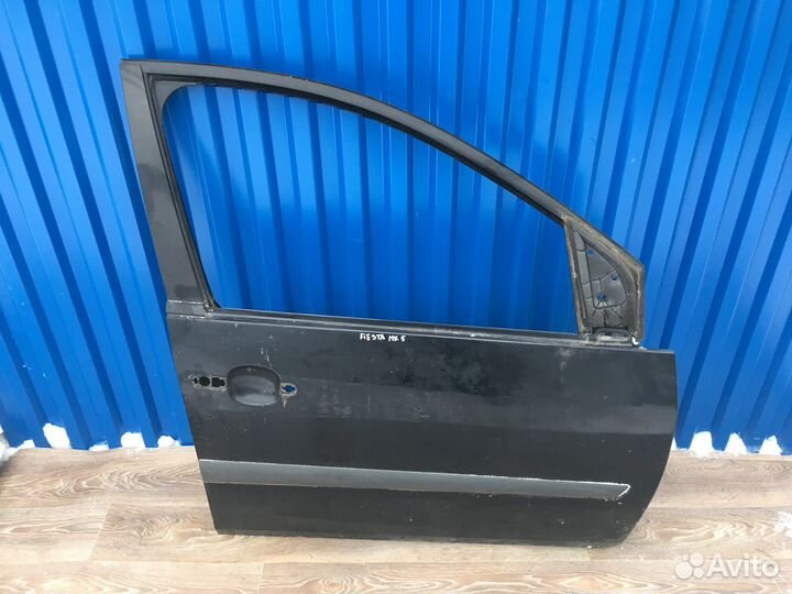 Дверь передняя правая Форд Фиеста Mk5 Mk 5