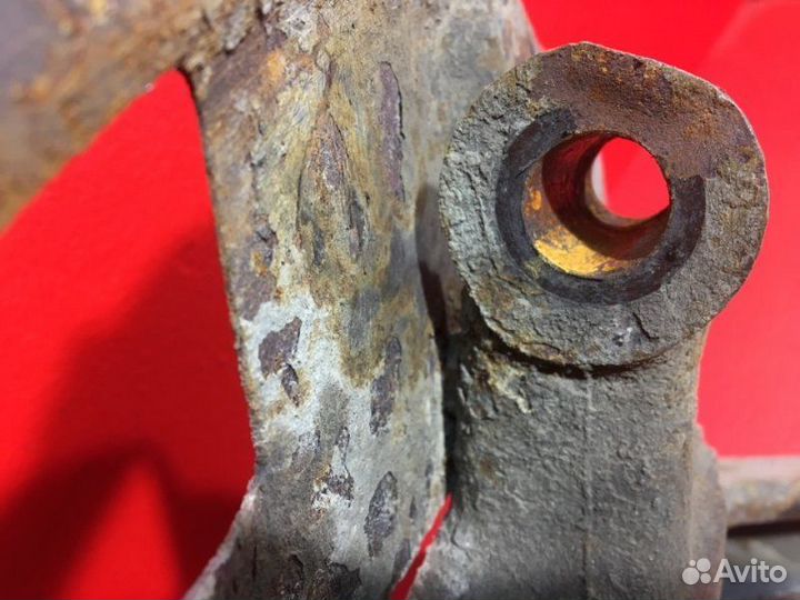 Кулак передний правый Land Rover Discovery 3 276DT