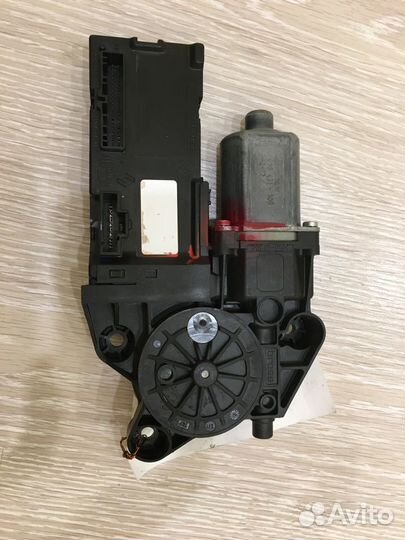 Моторчик стеклоподъемника водительской двери Renau