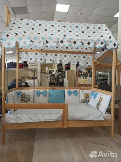 Кровать-домик массив