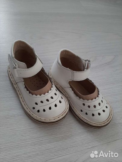 Сандали (туфли)