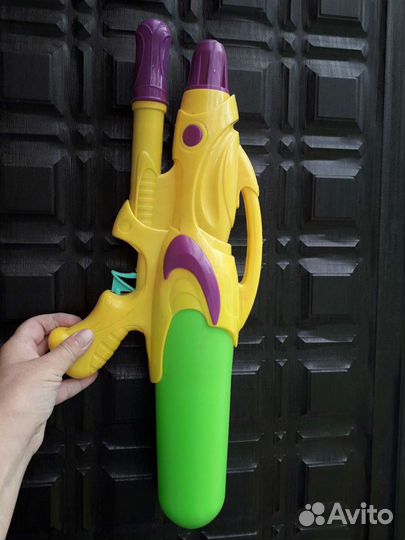 Водяной пистолет игрушка