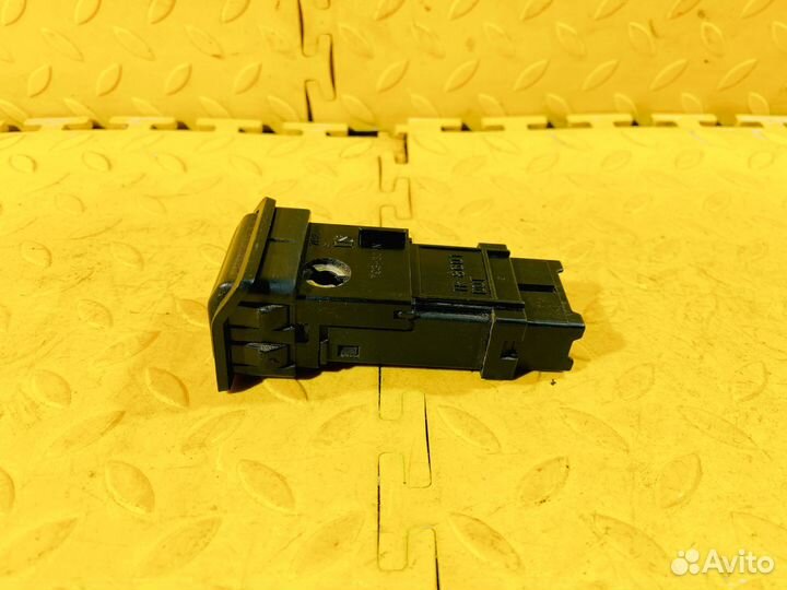 Кнопка аварийки Toyota Vista V20 1986-1991