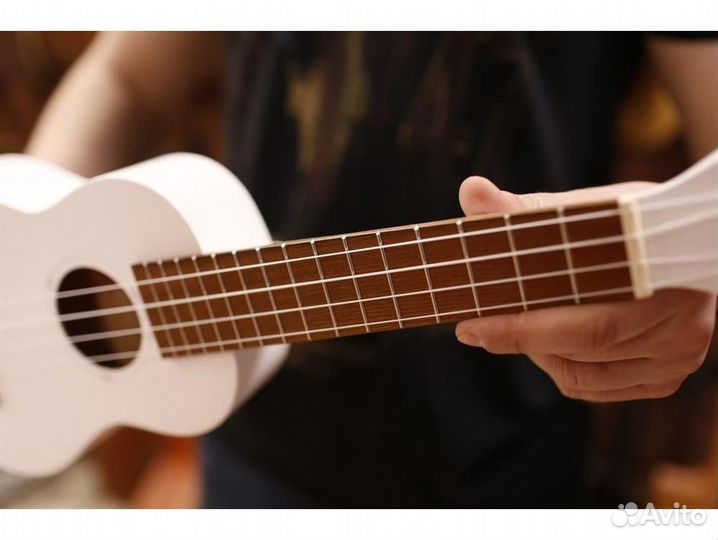 Hampi SBK-White Укулеле сопрано, цвет белый с чехл