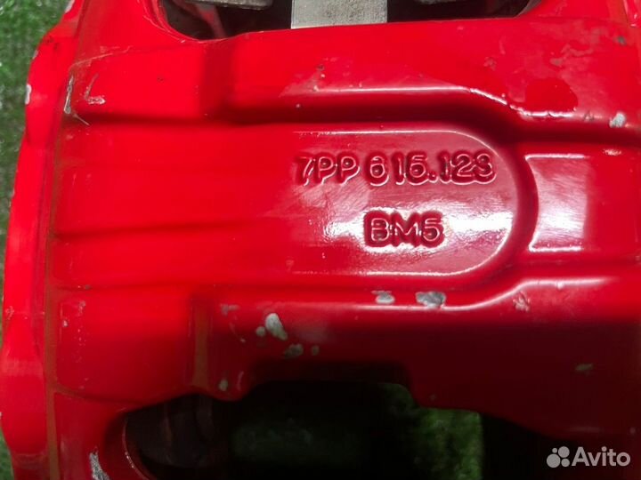 Суппорт передний левый Porsche Macan