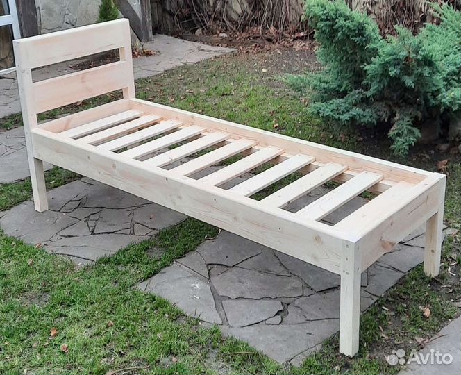 Кровать детская деревянная