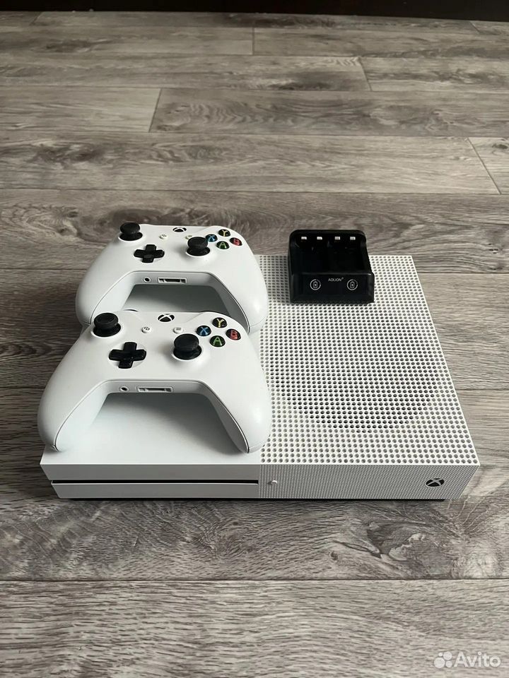 Xbox one s 1tb с дисководом + 2 геймпада купить в Белгороде по низкой ...