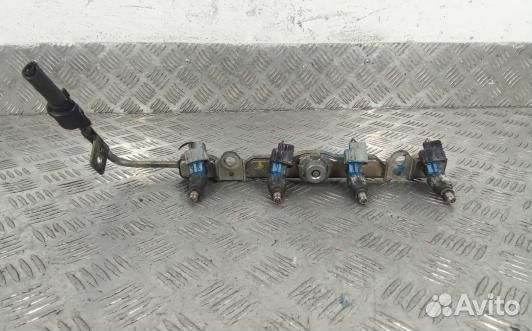 Топливная рампа бензиновая toyota corolla E12 (PBE