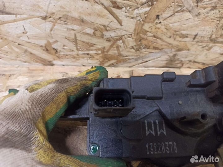 Замок двери правый передний Opel Zafira B Astra H