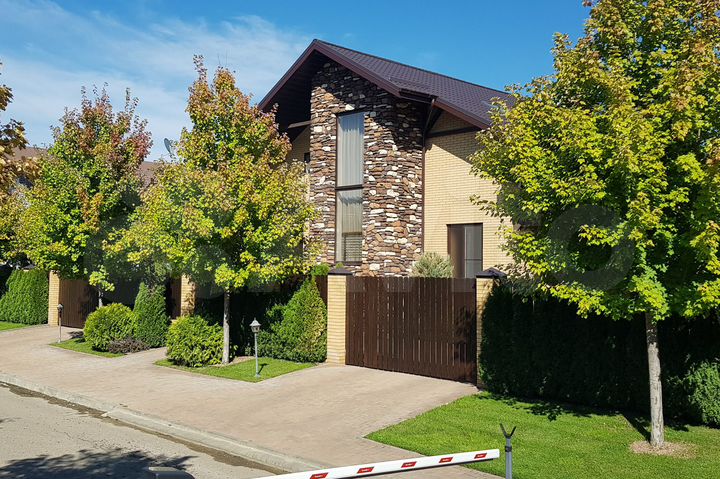 Дом 210 м² на участке 5 сот.