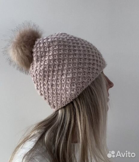 Шапка женская с помпоном