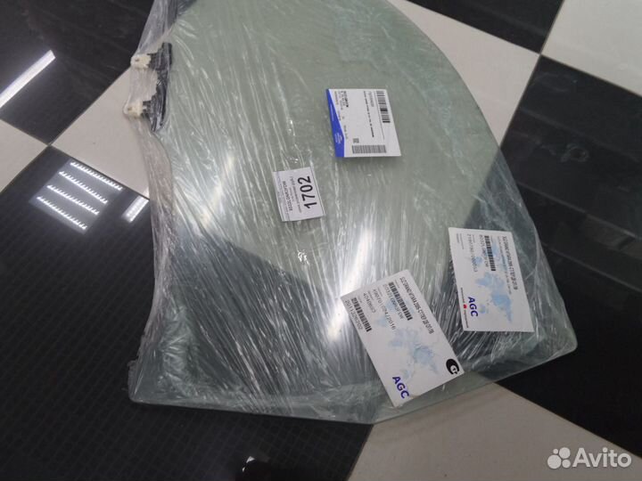 Стекло передней двери левое Suzuki Grand Vitara 3D