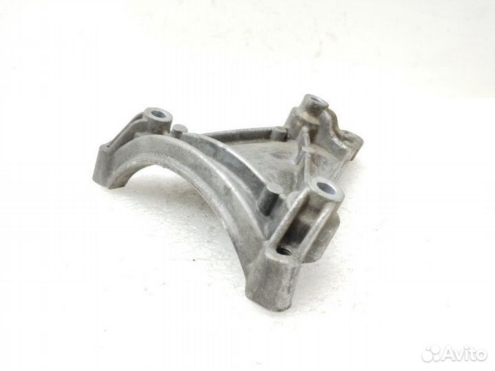 Кронштейн компрессора кондиционера Audi A6 C6 2.8