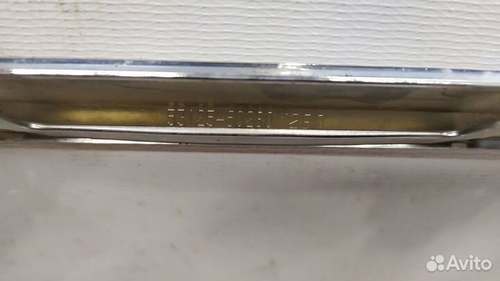 Молдинг решетки радиатора Toyota Land Cruiser 200