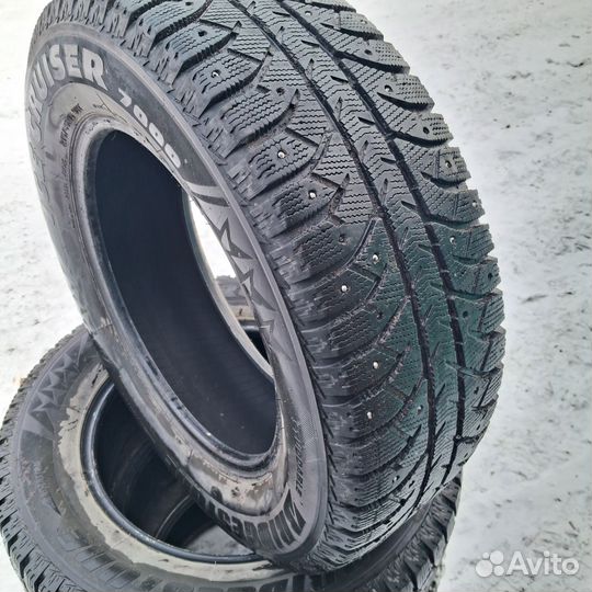 Bridgestone Ice Cruiser 7000 215/65 R16 98T