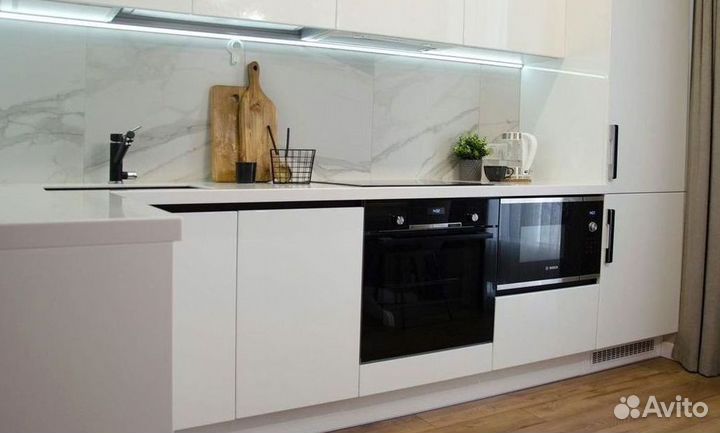 Кухонный гарнитур в стиле хай тек