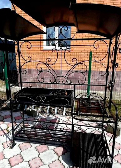 Мангал с крышей