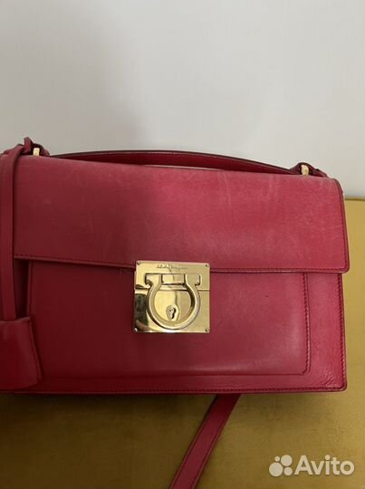 Сумка Salvatore Ferragamo красного цвета
