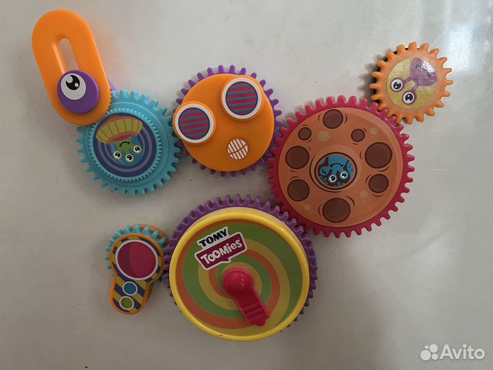 Игрушки Tomy поезд шестерёнки