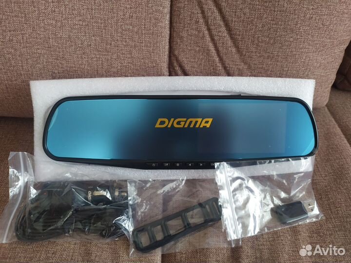 Видеорегистратор-зеркало для автомобиля