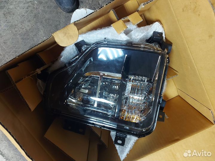 Фара Mitsubishi L200