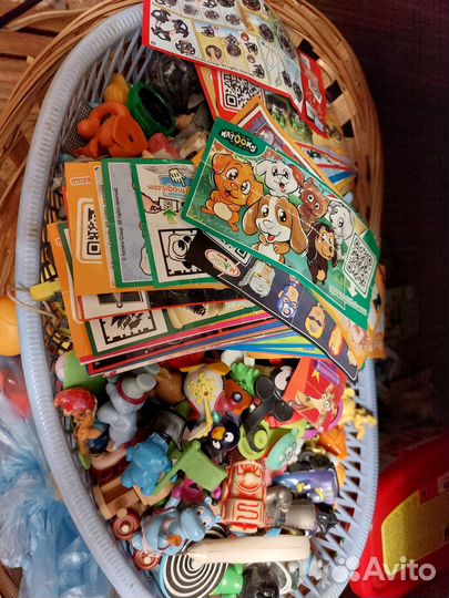 Игрушки из киндера пакетом