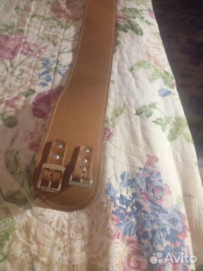 Широкий кожаный пояс