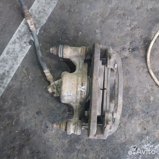 Суппорт тормозной R corolla 91
